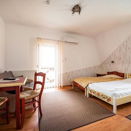 Hotel Sugas Sfantu Gheorghe  ภายนอก รูปภาพ