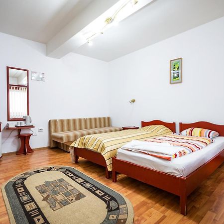 Hotel Sugas Sfantu Gheorghe  ภายนอก รูปภาพ