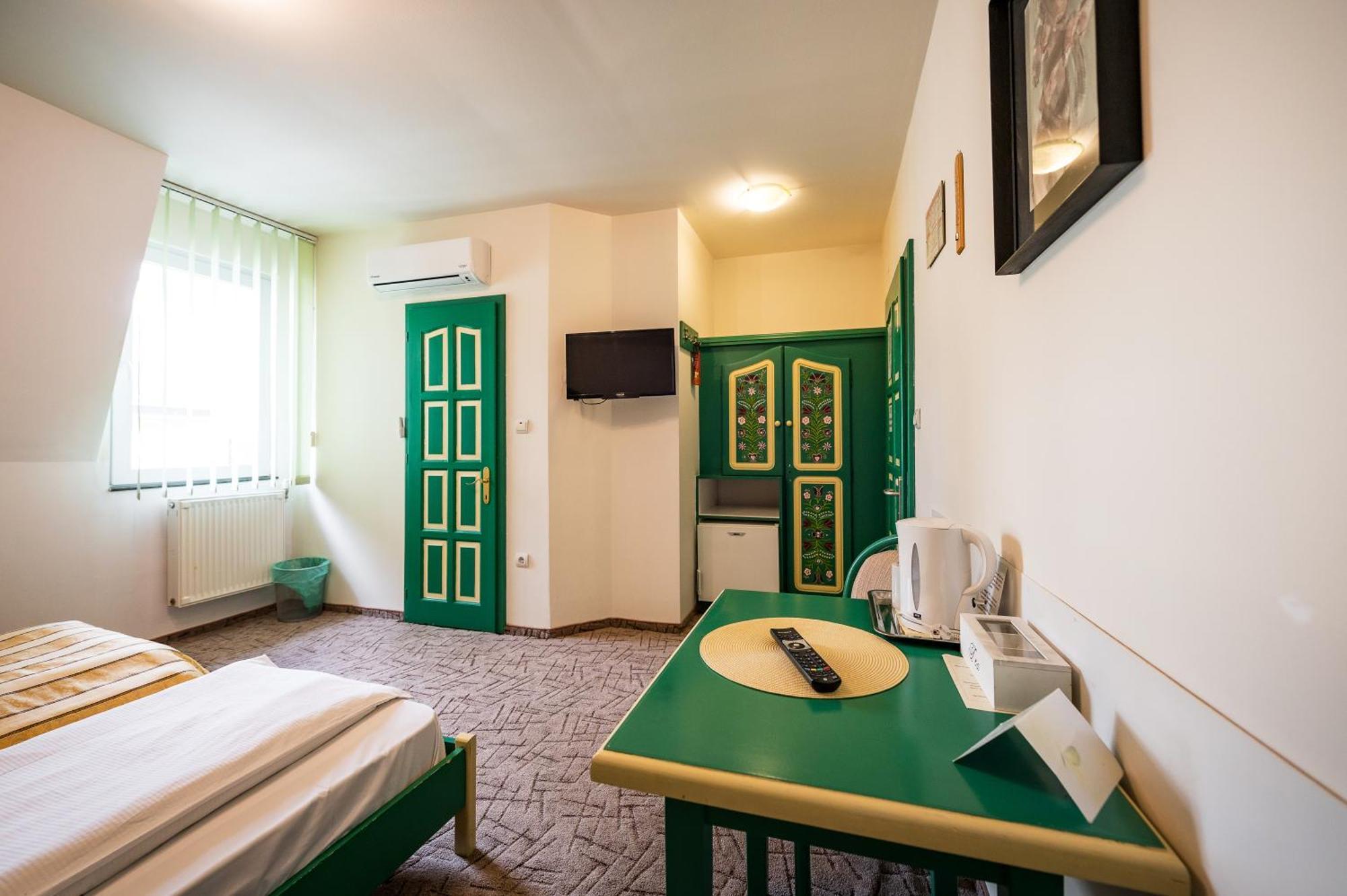 Hotel Sugas Sfantu Gheorghe  ภายนอก รูปภาพ