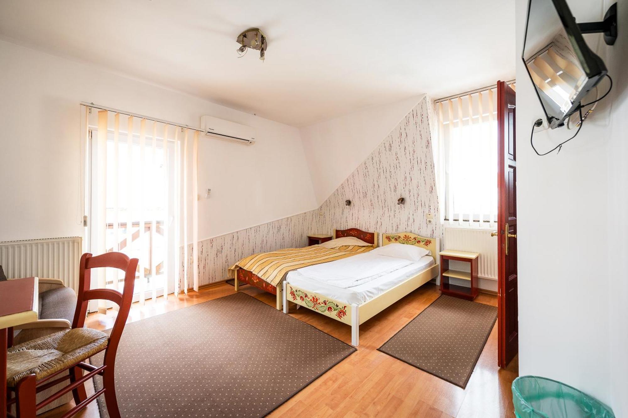 Hotel Sugas Sfantu Gheorghe  ภายนอก รูปภาพ