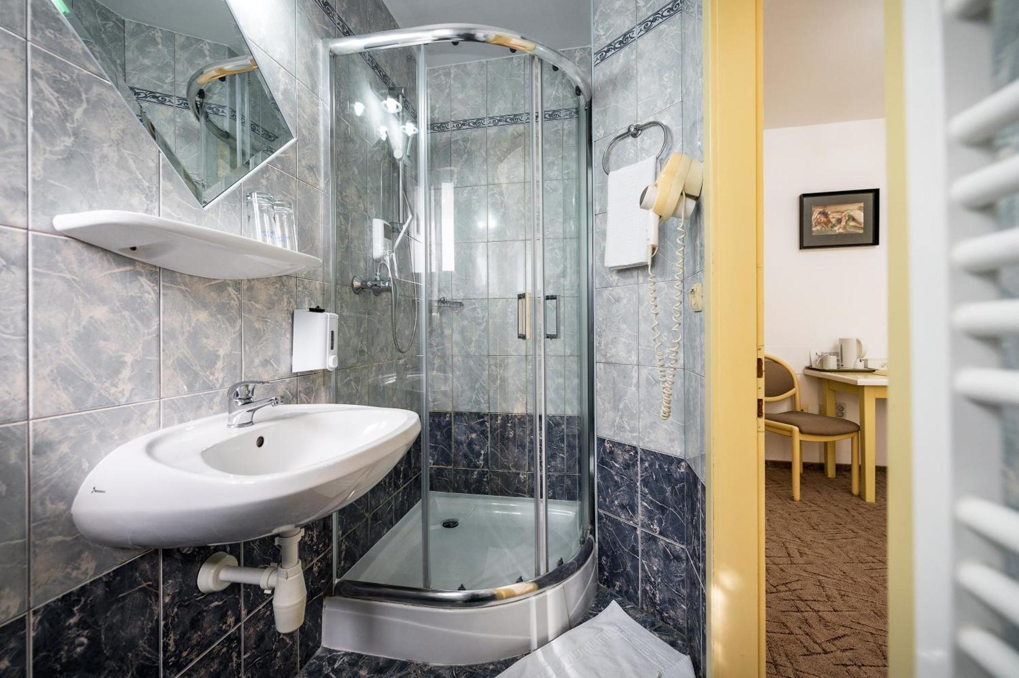 Hotel Sugas Sfantu Gheorghe  ภายนอก รูปภาพ