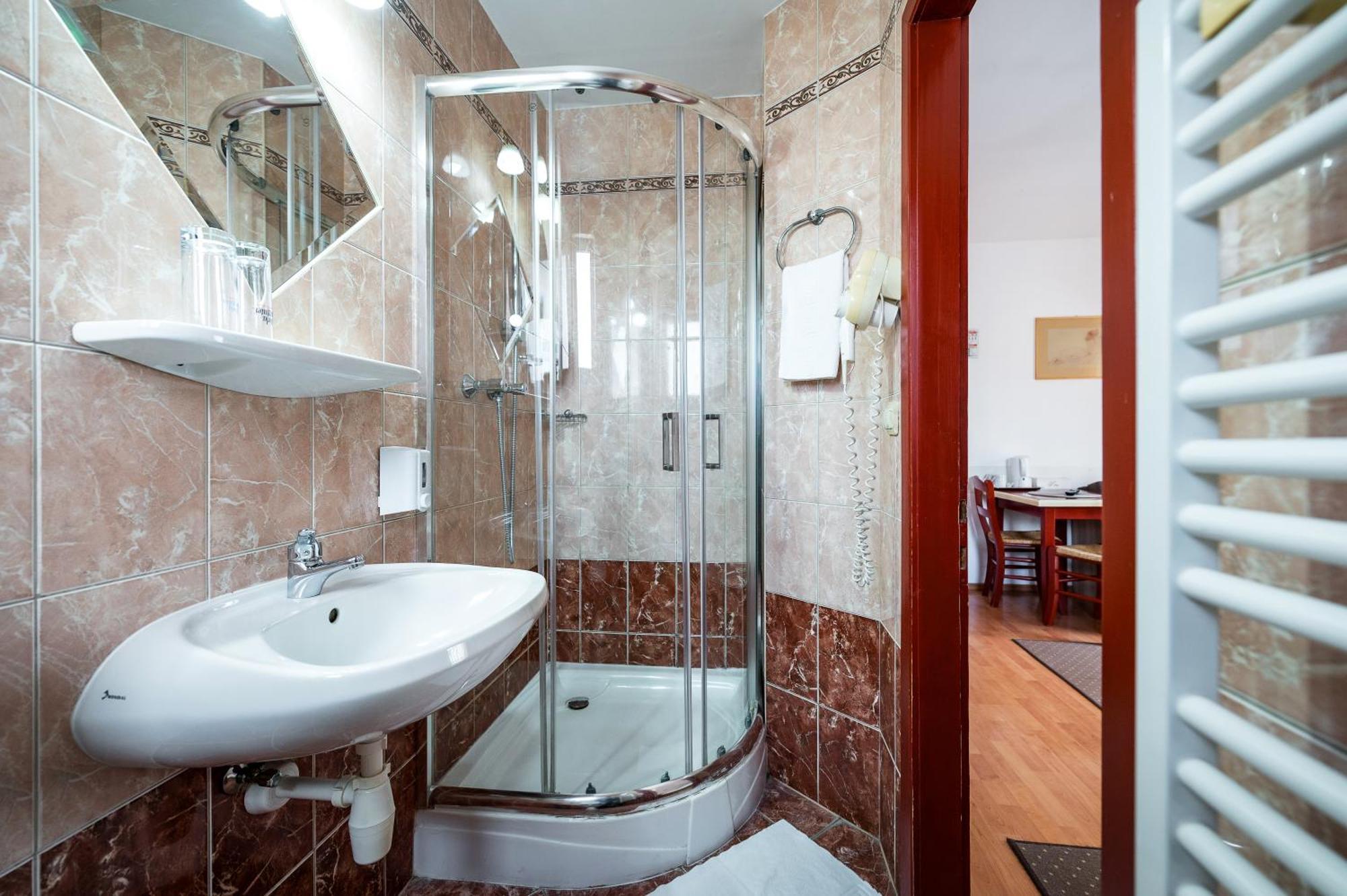 Hotel Sugas Sfantu Gheorghe  ภายนอก รูปภาพ