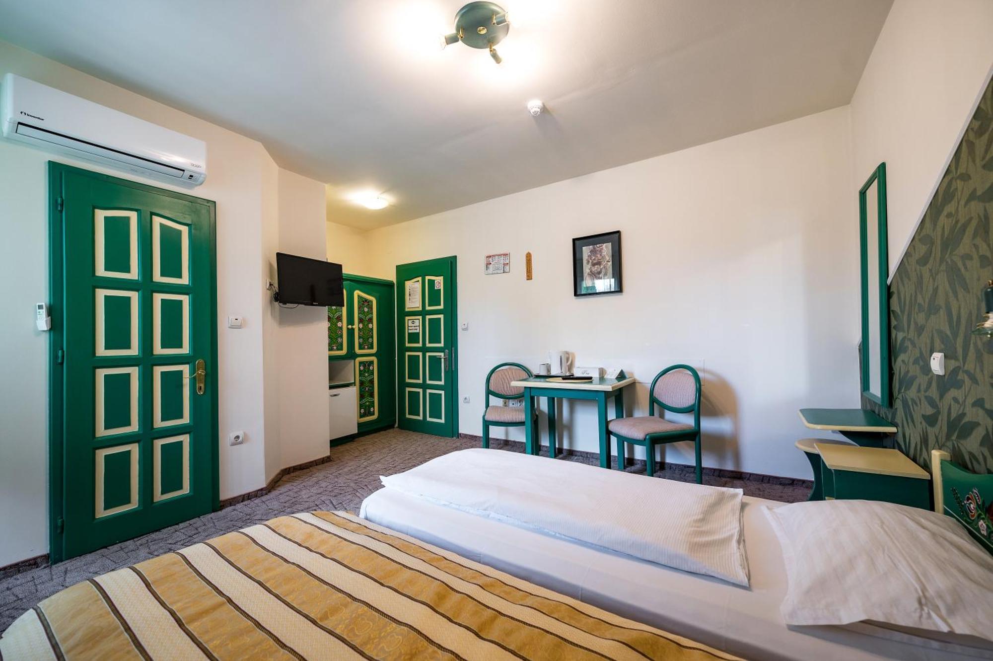 Hotel Sugas Sfantu Gheorghe  ภายนอก รูปภาพ