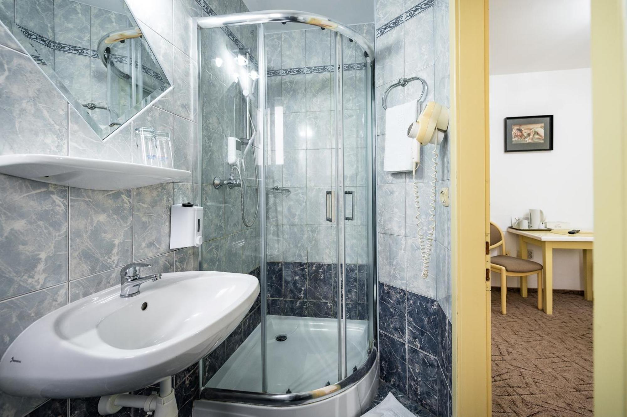 Hotel Sugas Sfantu Gheorghe  ภายนอก รูปภาพ