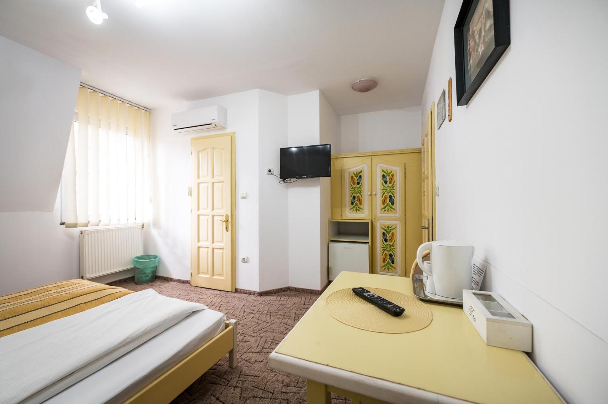 Hotel Sugas Sfantu Gheorghe  ภายนอก รูปภาพ