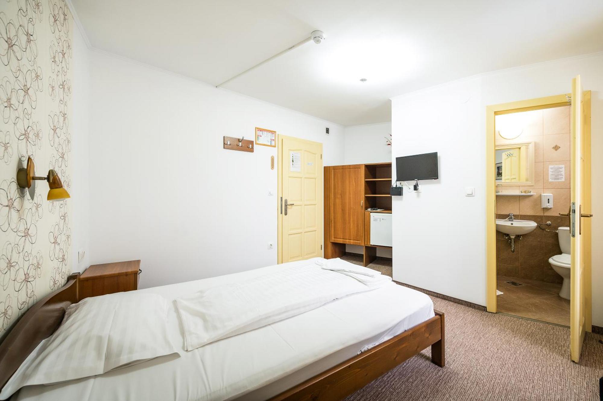 Hotel Sugas Sfantu Gheorghe  ภายนอก รูปภาพ