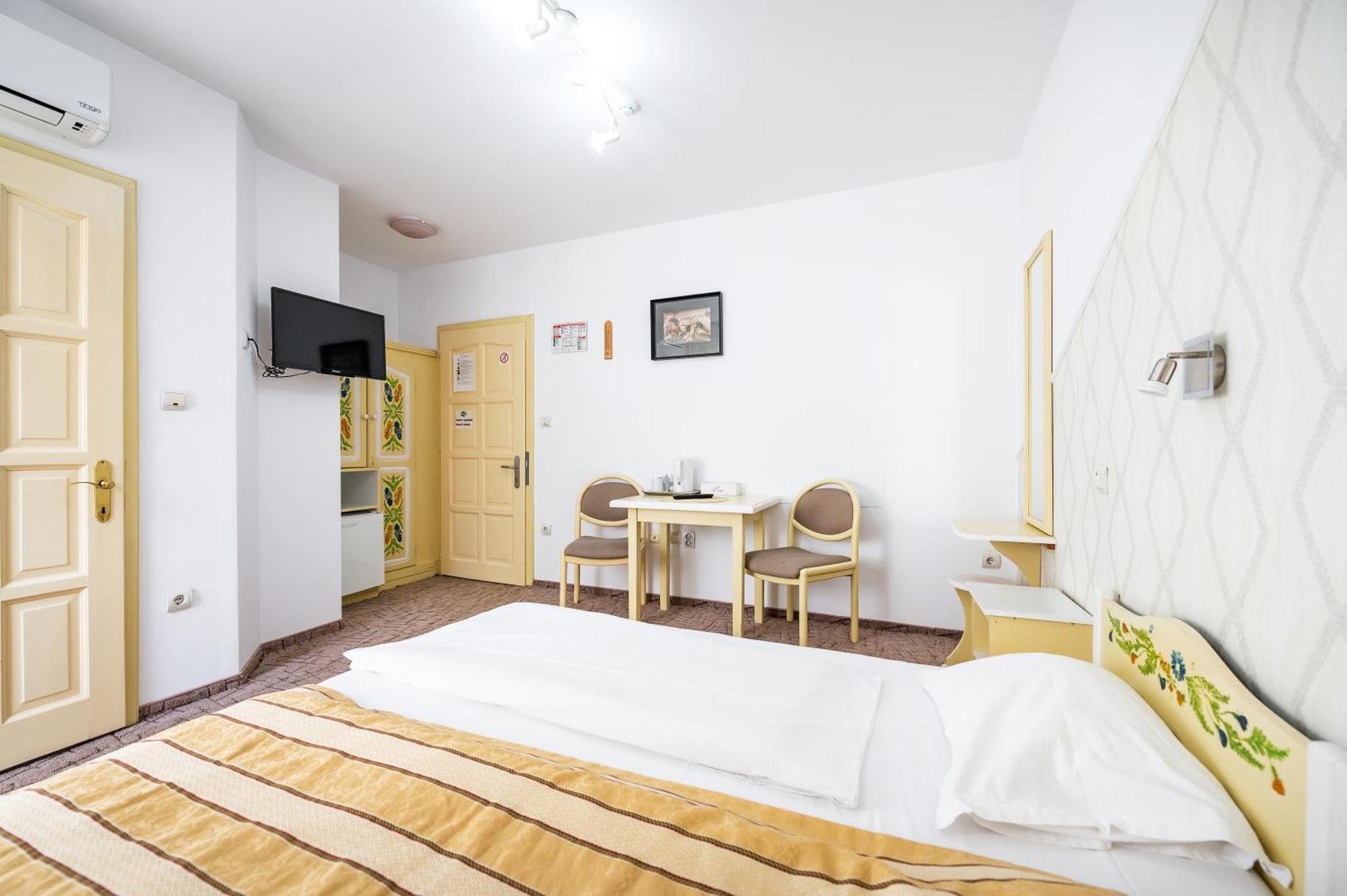 Hotel Sugas Sfantu Gheorghe  ภายนอก รูปภาพ