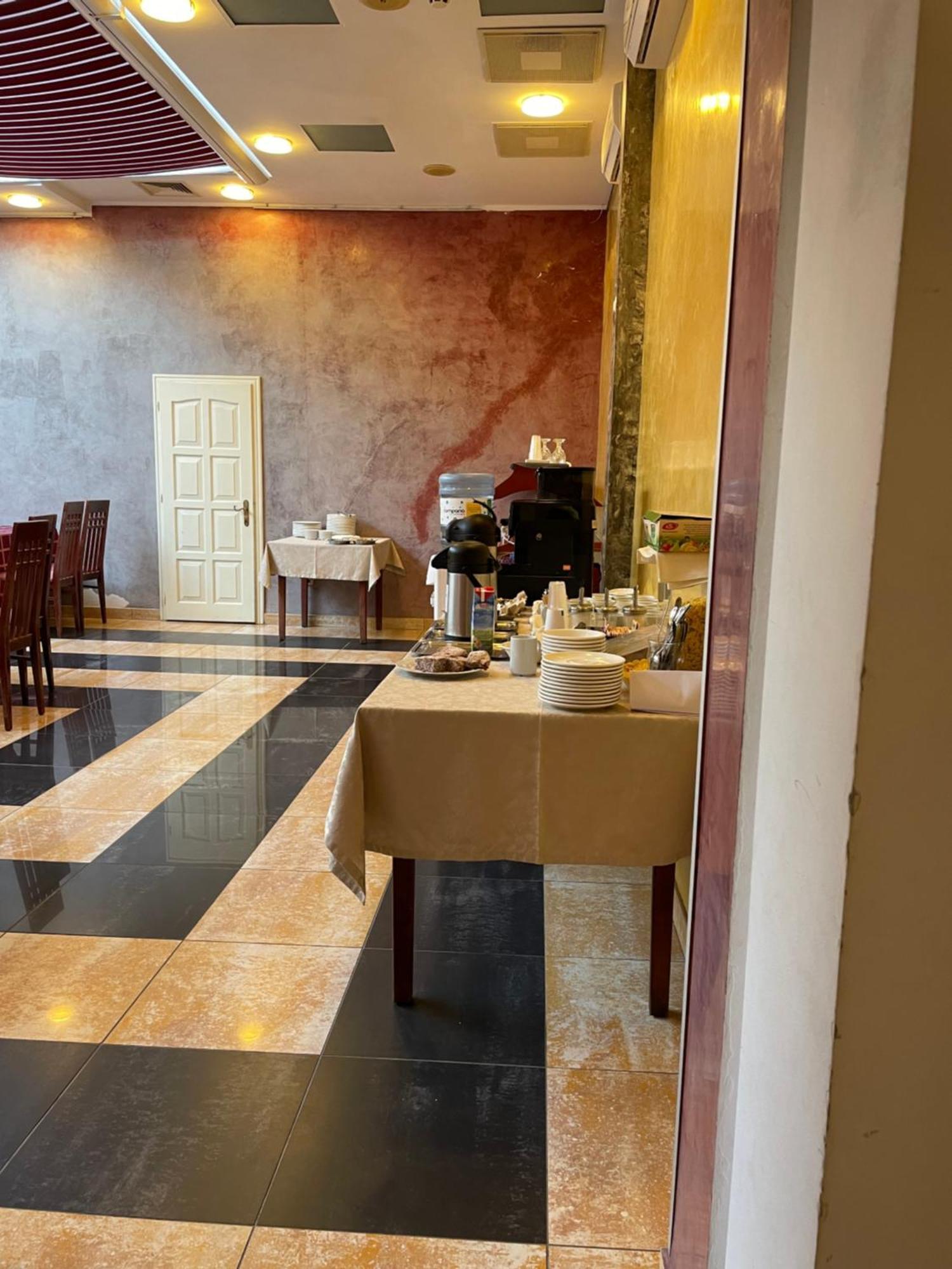 Hotel Sugas Sfantu Gheorghe  ภายนอก รูปภาพ