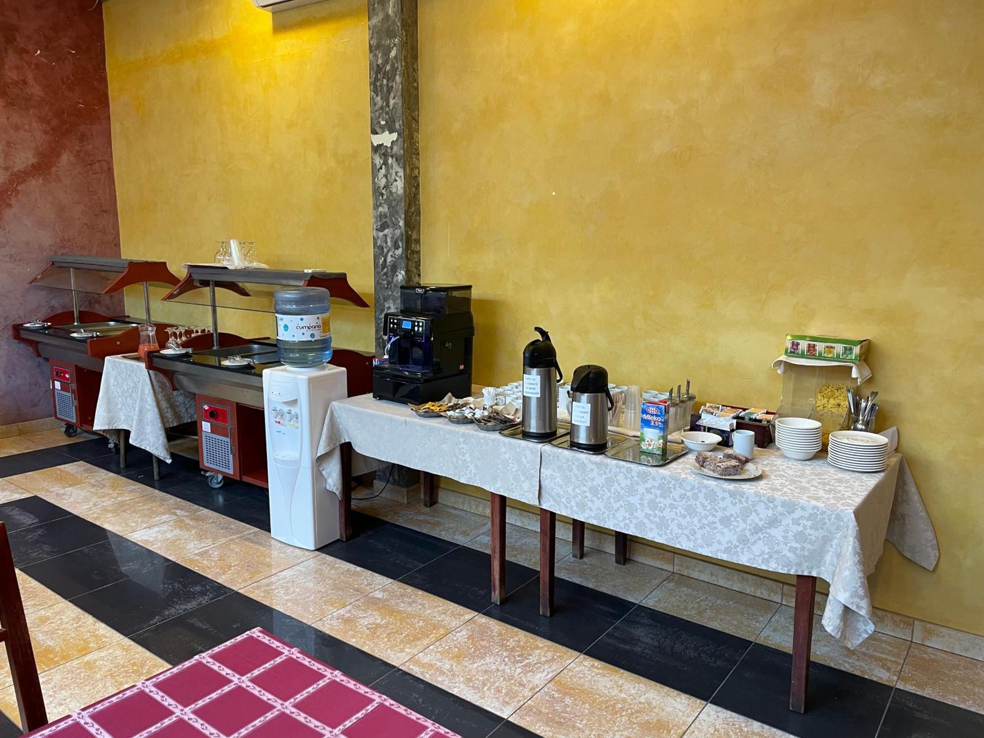 Hotel Sugas Sfantu Gheorghe  ภายนอก รูปภาพ