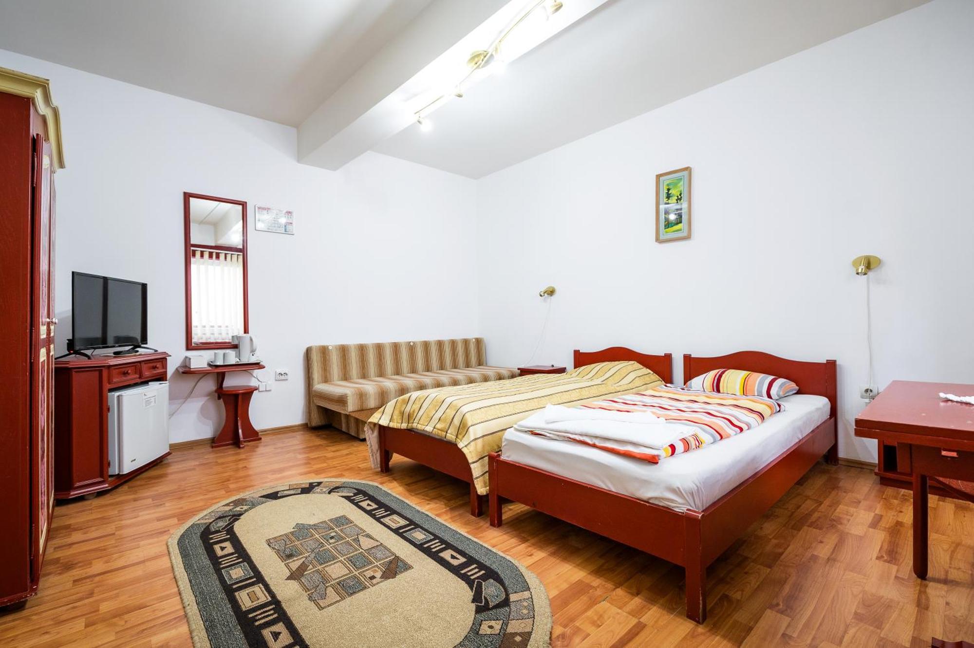 Hotel Sugas Sfantu Gheorghe  ภายนอก รูปภาพ